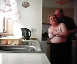 Morena de cabello íntimo seduce a su vecino por un videos xx caseros gratis beso