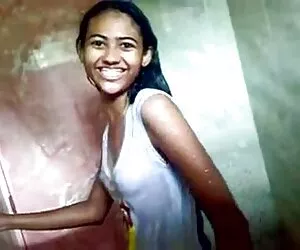 Dos porristas giratorias le dan al entrenador calvo en el quiero videos pornos caseros vestuario