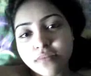 Enorme consolador fue lamido por primera vez por una chica, y luego insertado en su coño videos caseros anales gratis