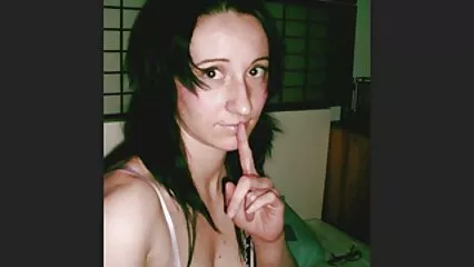 Rastros de esperma en las mejillas de una videos caseros lesbianas xxx morena rusa después de un beso anal