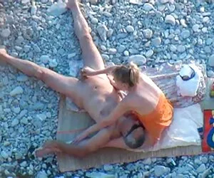 mujer gorda xxx caseros cortos con gran culo y tetas follada por un hombre.