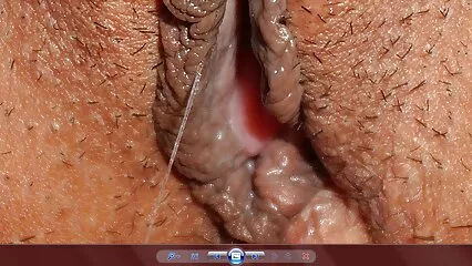 Morena se masturbará el coño y gemirá por videos caseros sexso el zumbido