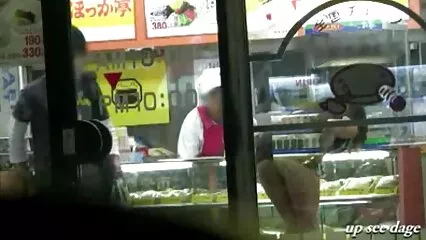 Masajista de ojos azules tira videos pornos caseros mujeres maduras de esperma para su placer