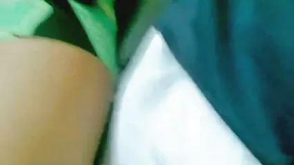 Chicas brasileñas besándose y videos xxx caseros en español corriéndose al lado de la casa