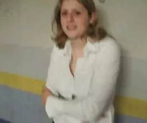 Belleza rusa desnuda Gina videos amateur casero bajo palmeras masturbando a su bebé