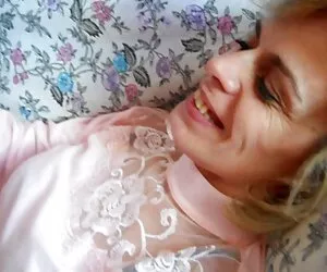 Mujer desnuda bañada de esperma y porno con cuidado facial Bukkake, y xxx reales gratis
