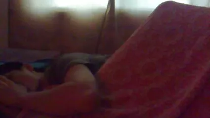 morena en bragas posando videos xxx amateur en la playa y follando en el dormitorio