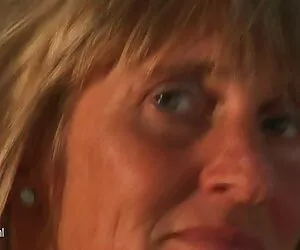 Rubia esbelta sin tetas, los negros besan el coño y videos porno caseros españoles gratis se alimentan de esperma.