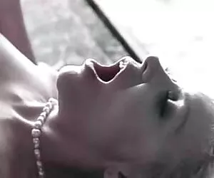 Extraño en siniestros porno amauter casero besos de látex con extraterrestres detrás