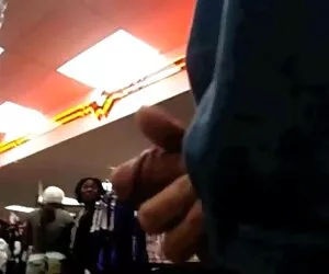 Elegante dama rusa empuja calcetines en la boca del orgias caseras gratis estudiante