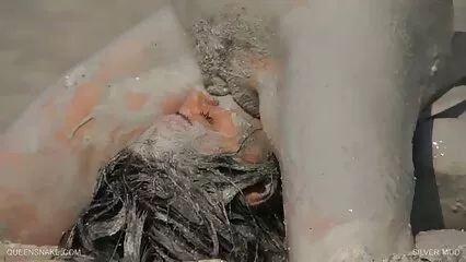 La traviesa videos caseros pormo gratis rubia Casey James chupa una enorme polla y folla con un beso.