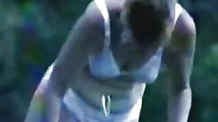 Hermosa desnuda videos pornos anales caseros masturbándose su juguete sexual de vagina en el sofá