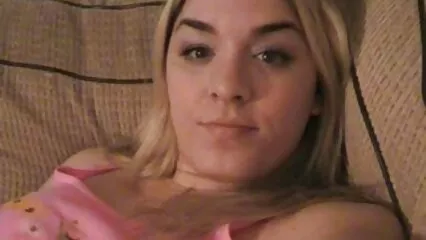 , beso caliente con grandes videos de sexso casero gratis tetas durante el ordeño