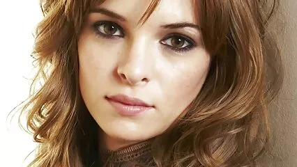 La reina de belleza llevaba un sombrero negro y besó videos caseros españoles xxx a su amiga.