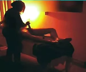 Caminé videos xxx caseros anal con una niña india negra y besé a una perra frente a un granero
