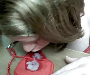 Dos chicos jóvenes vinieron a besar videos eroticos caseros gratis a su novia con una milf
