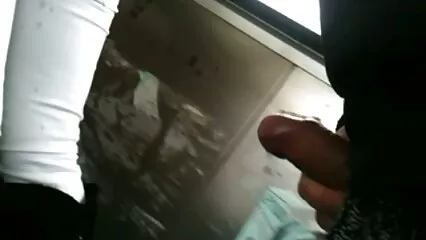 Puta morena hace ver videos de porno casero gratis una buena mamada y el chico rocía mucho esperma