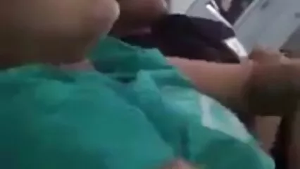 Calcetines de bailarina flexibles ver videos de porno caseros besos cerca de la barra y recibe esperma en la cara