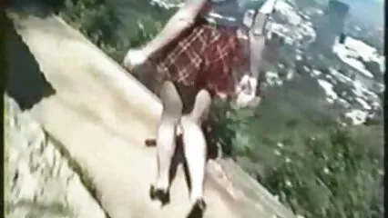 Chica lava el vídeos xxx amateur coche y reemplaza los agujeros