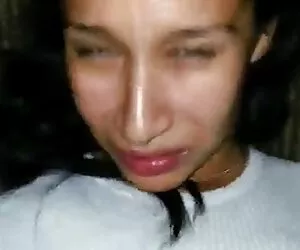 Jaden James toma una polla en su boca, coño y abertura videos porno caseros en vivo anal