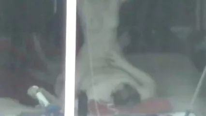 Tyler Nixon videos de secxo casero tuvo sexo en la ducha húmeda y fumó en el baño.