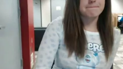 La adolescente Julia Blair realiza su primera búsqueda anal con dominante porno casero en español xxx