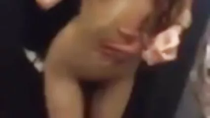 La sexo casero chileno gratis chica de la correa hace todo lo que le ordena la Sra. bdsm