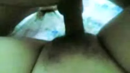 Un hombre besó a videos caseros de abuelas follando una mujer frente a un espejo y la hizo llegar al orgasmo.