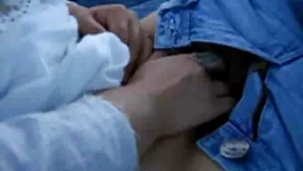 Serpenteando en el suelo, la tetona Angela White Se mete los dedos en el videos pornocaseros gratis coño
