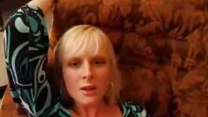 Raileen Richards digitación y mierda polla en videos lesbicos caseros gratis el baño