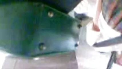 Besó sus casero amateur xxx calcetines de mierda de vaquilla de primer día en el trabajo