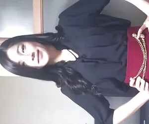 Las chicas chupan los miembros por los agujeros y tratan videos caseros amateurs de correrse con la lengua al gusto