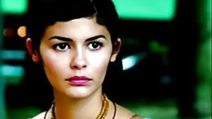 La cabeza rapada videos xxx videos caseros empuja sus dedos en el culo mientras folla a otra puta