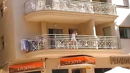 Dos hombres negros son follados por videos caseros bisexuales el culo.