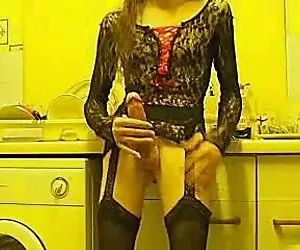 Zorra tetona masturbándose delante de un hombre antes de salir con él ver videos xxx amateurs