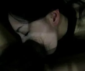 Rubia desnuda de pelo rizado empuja sus dedos videos pornos caseros de mujeres mayores en su coño y gime
