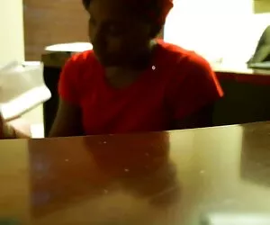 Chica es llevada al sexo grupal bdsm, donde es difícil besar el coño ver videos pornos caseros en español