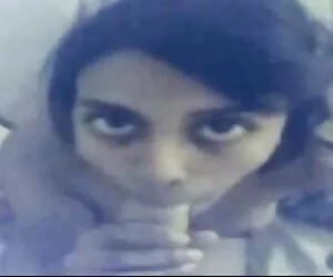 Un semental maduro besó a una joven videos pornos caseros anal belleza con cabello rizado y pisó a una niña