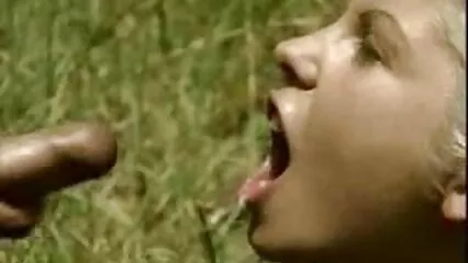 Por ayuda con la televisión, la videos pirnos caseros mujer pagó su coño mojado