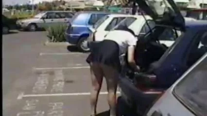El anfitrión les dio a los esclavos ver videos porno xxx caseros un vibrador y los besó en todos los agujeros.