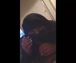 El Dr. Johnnie Sins lame las piernas de un paciente de olive glass y se folla videos casero sexi a una chica con un beso