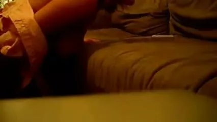 Una mujer de caderas anchas llegó a la videos caseros orgias casa del chico para chuparle el pene