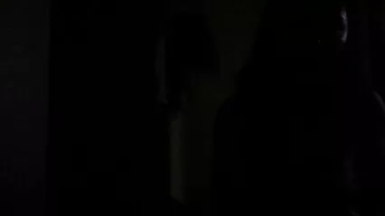 Morena de enormes tetas bañada durante una orgía videos x caseros gratis
