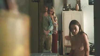 Dos bellezas con segmentos decidieron complacerse mutuamente en el sexo sexo casero amateur