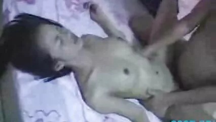 Para reparar el coche, la chica tuvo que pagar su caseros xxx en vivo coño mojado