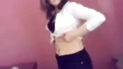 Mujer madura especialmente vestida con calcetines para excitar a un se xocasero chico