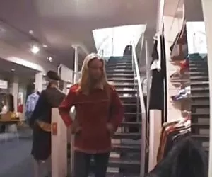 Follando un gran culo después de un gran beso. porno aficionado gratis