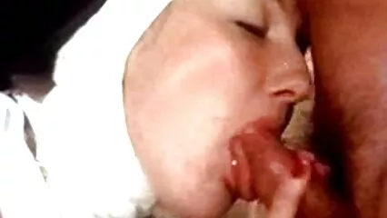 Dos mujeres vulgares apuestan videos sexsuales caseros por el sexo con un hombre de cráneo rapado