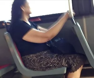 Madura mujer desnuda xxx videos gratis caseros con el coño peludo entre las piernas posando sola