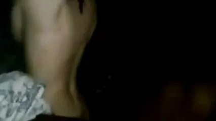 Dos hombres en xxx pono casero el sofá jugando asiático con grandes tetas en el culo y el coño